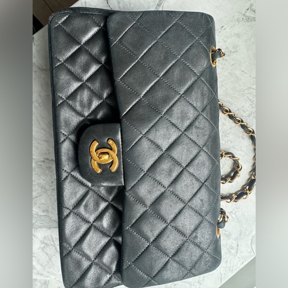 CHANEL Classic Medium Double Flap/Gold Hardware - Picture 4 of 13